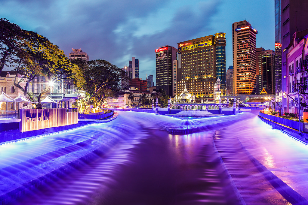 best-things-to-do-in-kuala-lumpur-at-night-light-show-at-river-of-life