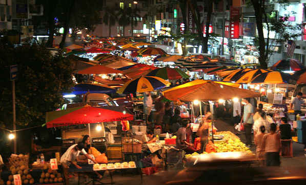 familyfriendly-things-to-do-in-penang-at-night-maccallum-street-night-market
