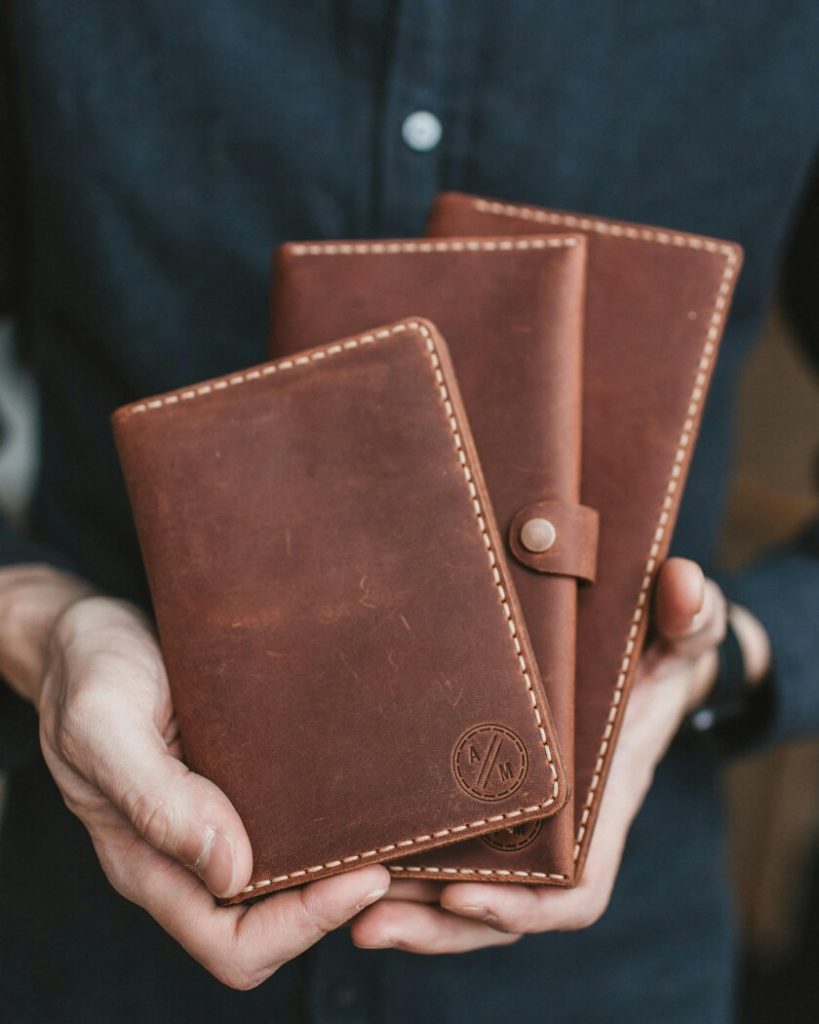 leather wallets, a good Father's Day gift idea that can be personalized